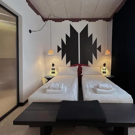 Отель Bazaar Center 4*